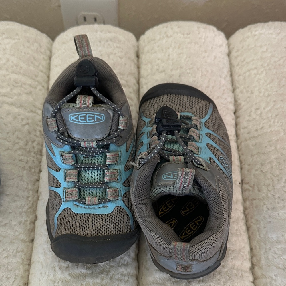 KEEN Kids Gray & Teal Trail Sneakers